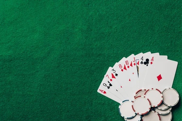 Tampilan layar permainan Fortune Rabbit di platform changli dengan gulungan dan simbol-simbol keberuntungan